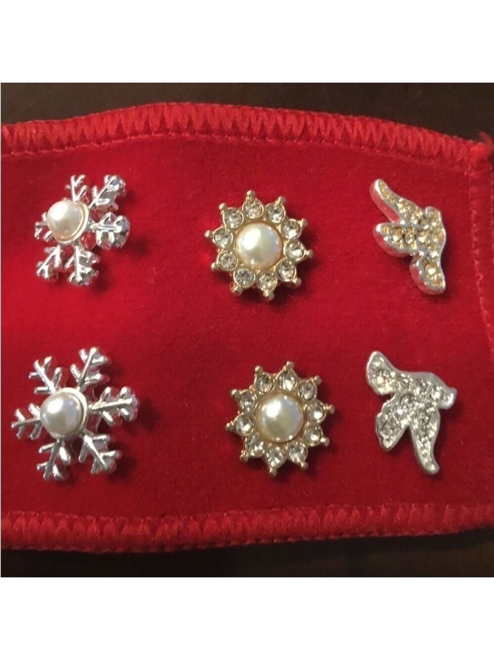 AVON Peace Dove Stud Earring Trio new in box
Snowflake sound and dove